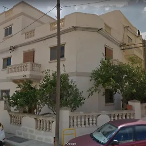 Homestay Corner Townhouse 1km From University, Msida